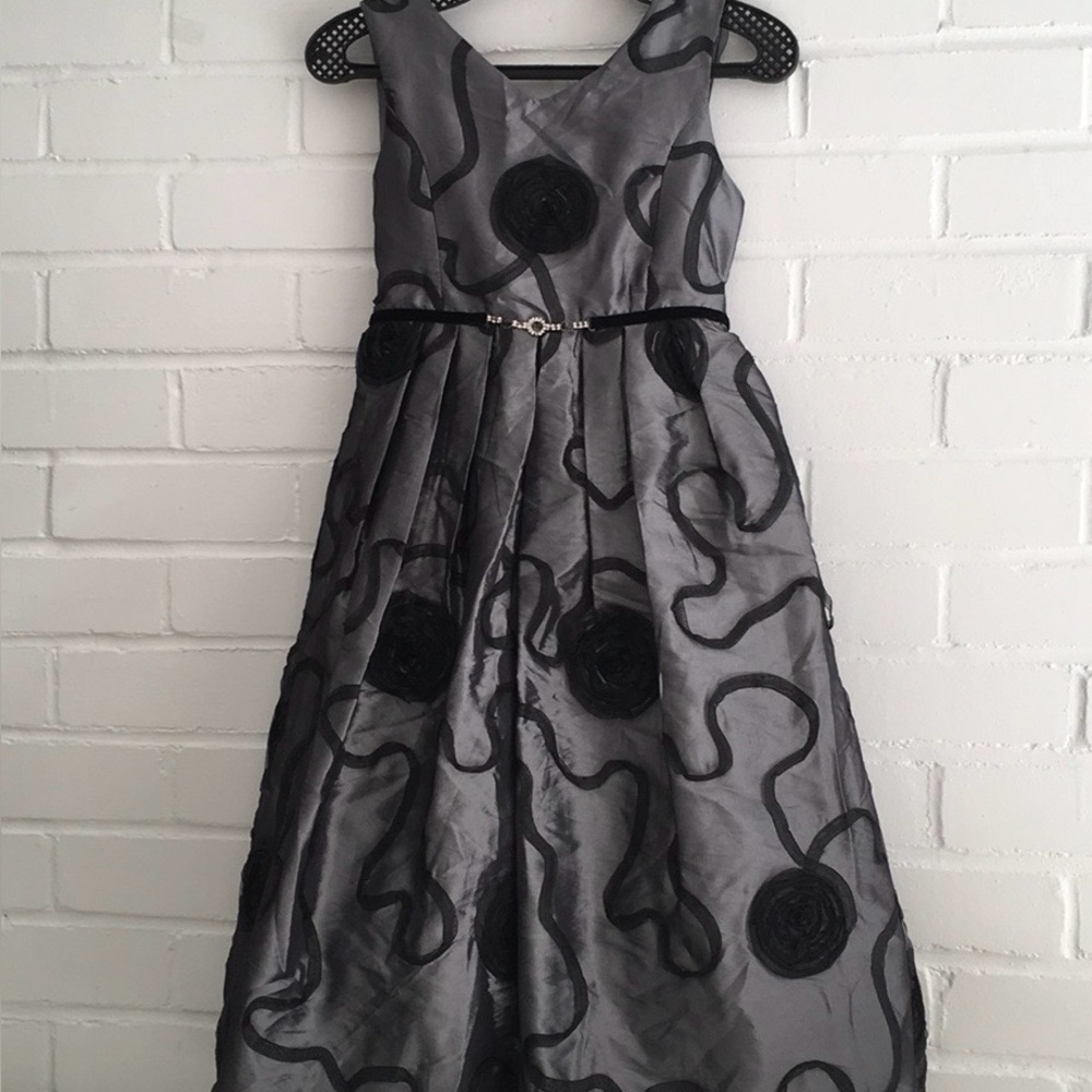 Girls Dress Size 10 Grey/Silver Shiny Sleeveless Fancy Christmas Holiday Dress